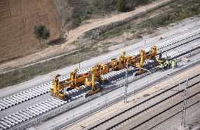 ep obras en una via de ferrocarril