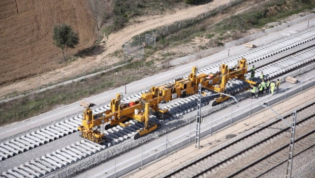 ep obras en una via de ferrocarril