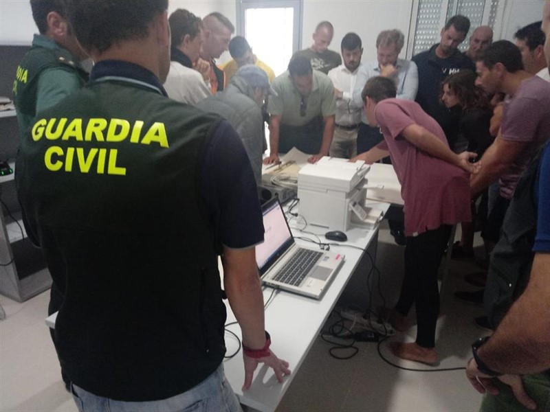 ep operativo del dispositivo de busqueda con voluntarios para buscar a submarinista en los canos