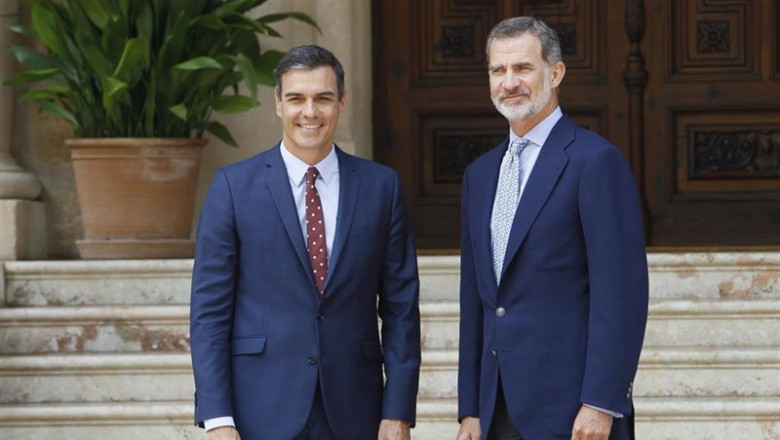 El Rey Felipe VI recibe al presidente del Gobierno en funciones, Pedro Sánchez, en el Palacio de Marivent de Palma de Mallorca. | Isaac Buj - Europa Press ep rey felipe vi recibepresidentegobiernofunciones pedro sanchez enpalaciomariventpalmamallorca