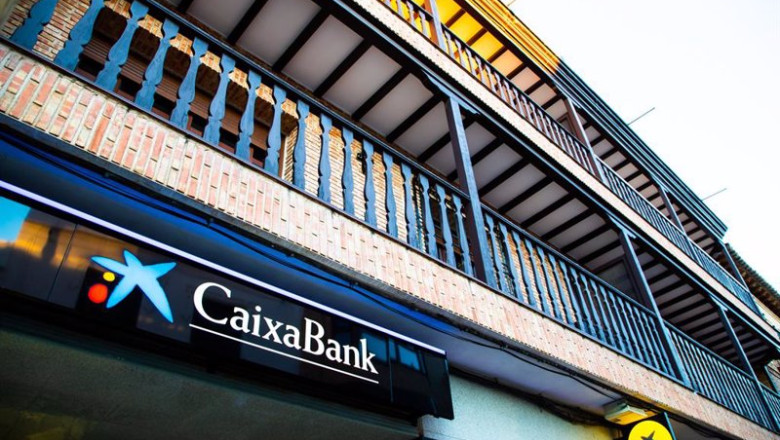 ep una oficina de caixabank ep una oficina de caixabank