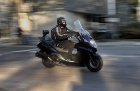 ep una persona circula en moto