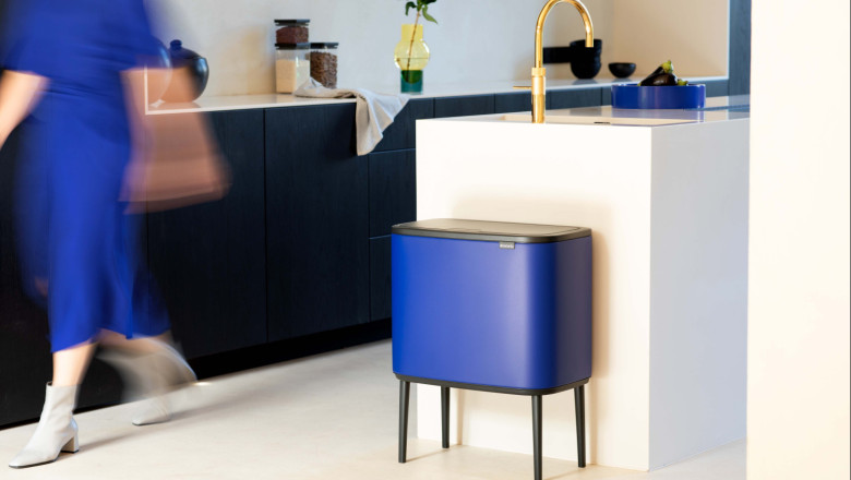 bo touch bin 11 23l   mineral powerful blue   8710755208348 brabantia 96dpi 6720x4480px 6 nr 26572 