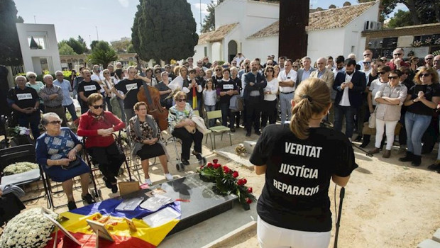 ep acto de inicio de la exhumacion de la fosa 100 del cementerio de paterna