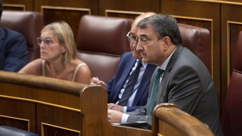 ep archivo el portavoz del pnv en el congreso aitor esteban durante una sesion plenaria ep archivo el portavoz del pnv en el congreso aitor esteban durante una sesion plenaria