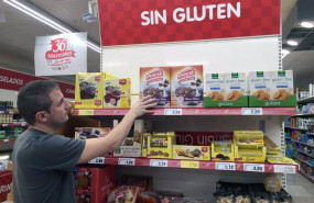 ep archivo   estanteria de supermercado con productos sin gluten