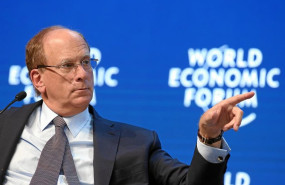 ep archivo   laurence fink chairman and chief executive officer blackrock usa points into the