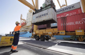 ep archivo   operaciones de estiba durante la escala tecnica de contenedores nexo maersk