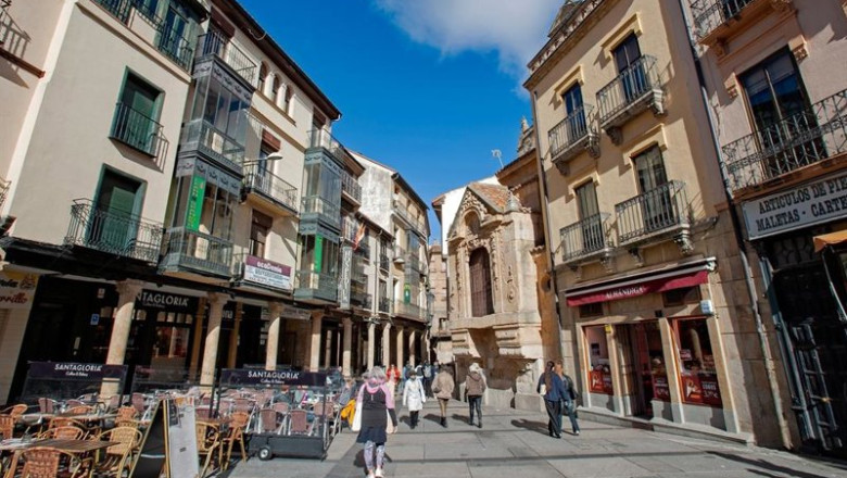 Archivo - Una calle de Salamanca. Turismo en Salamanca. Turistas en Salamanca. | TURISMO CYL - JCYL - Archivo ep archivo una calle de salamanca turismo en salamanca turistas en salamanca