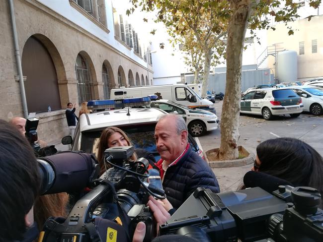 Castro Atendiendo A Los Medios En Su Último Día En El Juzgado | Europa Press ep castro atendiendolos mediossu ultimo diajuzgado