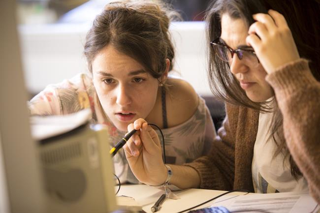 Clase práctica del grado en Ingeniería en Tecnologías de Telecomunicación | UPNA ep clase practicagradoingenieriatecnologiastelecomunicacion