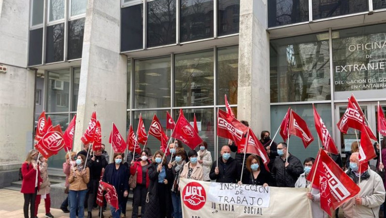 ep concentracion del personal de inspeccion de trabajo ante el edificio de ministerios