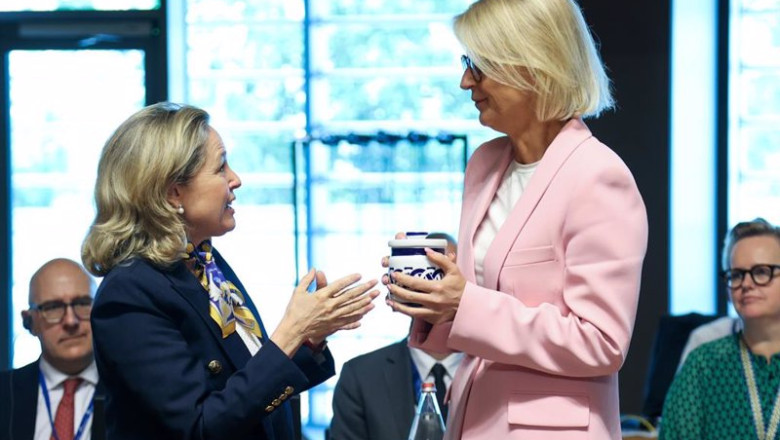 ep entrega por parte de la vicepresidenta primera y ministra de asuntos economicos y transformacion ep entrega por parte de la vicepresidenta primera y ministra de asuntos economicos y transformacion