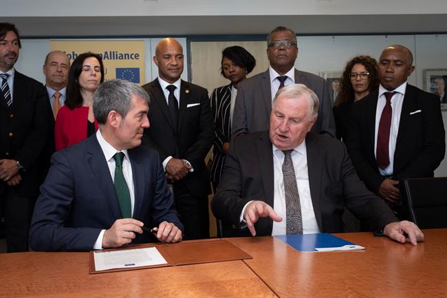 Firma de la alianza | ARTURO RODRIGUEZ/PRESIDENCIA GOBIERNO DE CANARIAS ep firmala alianza