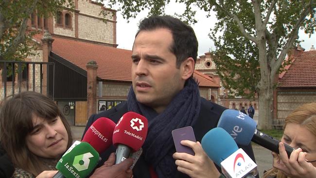 Ignacio Aguado visita el Mercado de Productores de Matadero | EUROPA PRESS ep ignacio aguado visitamercadoproductoresmatadero