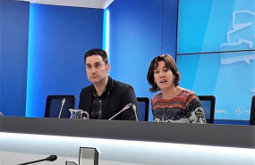 ep iker casanova y leire pinedo de eh bildu en rueda de prensa