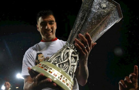 ep jose antonio reyes celebra un titulo de la europa league con el sevilla fc ep jose antonio reyes celebra un titulo de la europa league con el sevilla fc