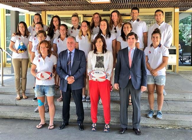 Rienda junto a González-Castaño y Feijoo y la selección de rugby femenina | PRENSA FERUGBY ep riendaa gonzalez-castanofeijoola seleccionrugby femenina