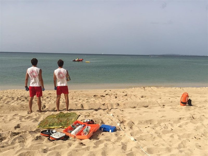 ep socorristas en una playa de palma