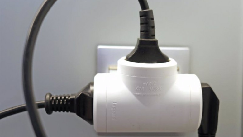 Varios cables conectados a un 'ladrón' en un enchufe | Cézaro De Luca - Europa Press ep varios cables conectados a un ladron en un enchufe