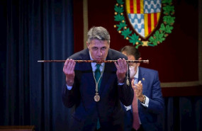 ep xavier garcia albiol pp con la vara de alcalde tras ser proclamado de nuevo primer edil de