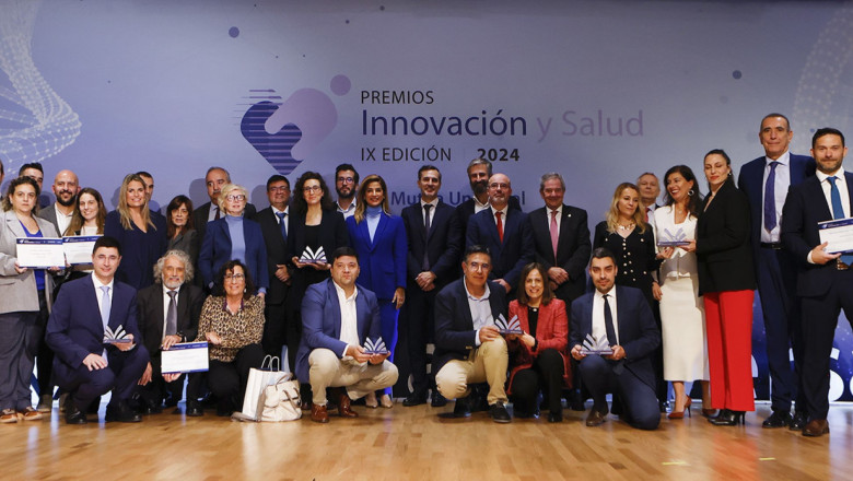 foto familia empresas premiadas 2024 1 