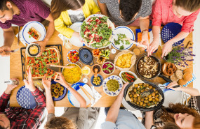 topviewdeliciousvegandinner 