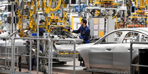 une ligne d assemblage dans une usine automobile a munich en allemagne 20231213095824 