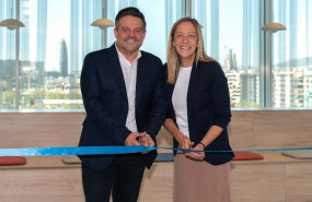 ana mara morales der country manager de beiersdorf espaa y portugal y davison pereira izq pharmacy director espaa y portugal en la inau