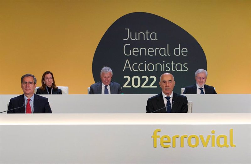 Ferrovial gana 300 millones de euros, un 11% más, y ejecuta un aumento de capital