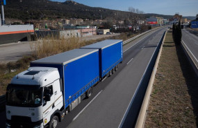 ep archivo   un camion circula