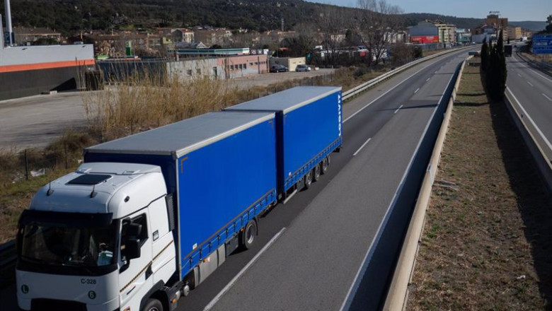 ep archivo un camion circula ep archivo un camion circula