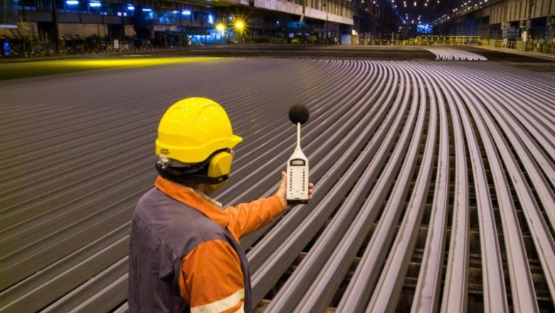 ep archivo un trabajador en una planta de arcerlormittal ep archivo un trabajador en una planta de arcerlormittal