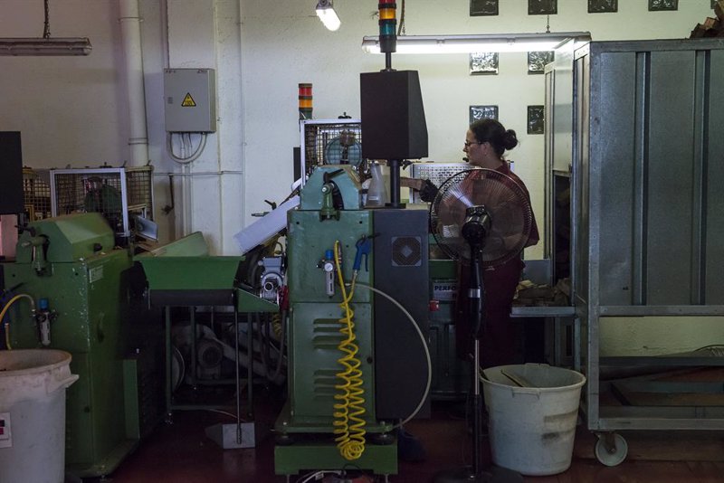 El sector manufacturero de EEUU frena y se contrae en julio por cuarto mes consecutivo