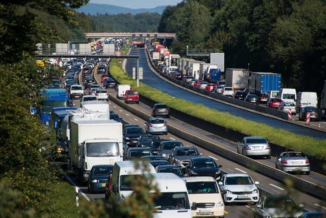 Atasco, tráfico, carretera, retención, | ACIERTO.COM ep atasco trafico carretera retencion