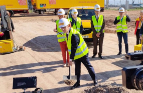 ep bolanos prieto fernndez y moret durante el acto de inicio de las obras del hub de dhl express en ep bolanos prieto fernndez y moret durante el acto de inicio de las obras del hub de dhl express en