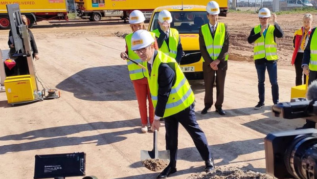 ep bolanos prieto fernndez y moret durante el acto de inicio de las obras del hub de dhl express en