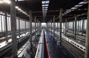 ep dos trenes de iryo en la estacion de almudena grandes atocha cercanias a 5 de abril de 2023 en ep dos trenes de iryo en la estacion de almudena grandes atocha cercanias a 5 de abril de 2023 en