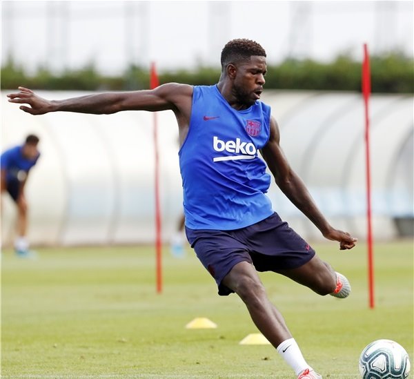ep el jugador del fc barcelona samuel umtiti en un entrenament