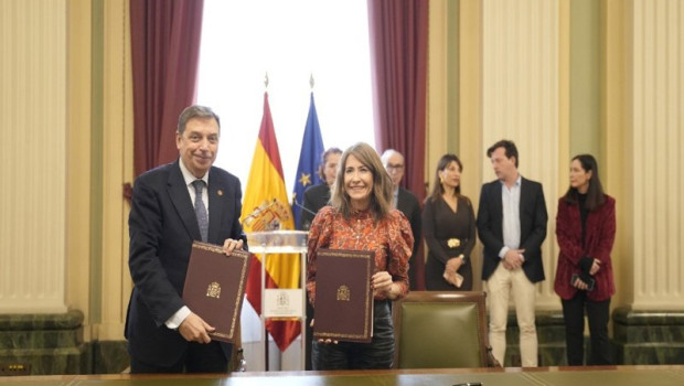 ep el ministro de agricultura luis planas y la presidenta de paradores raquel sanchez en la firma de