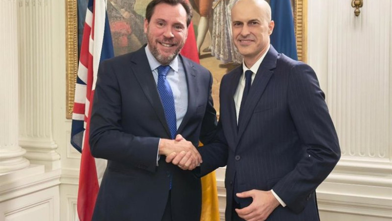 El ministro de Transportes y Movilidad Sostenible, Óscar Puente, con Víctor Jiménez, esta semana en Londres | MINISTERIO DE TRANSPORTES ep el ministro de transportes y movilidad sostenible oscar puente con victor jimenez esta semana en