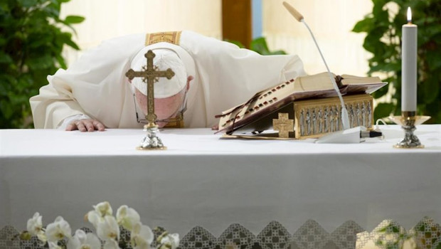 ep el papa en una de las misas de la casa de santa marta