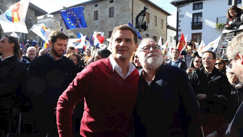 ep el presidente de ciudadanos albert rivera junto al filosofo y escritor fernando savater en un