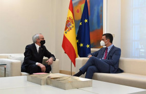 ep el presidente del gobierno pedro sanchez y el presidente del ces anton costas