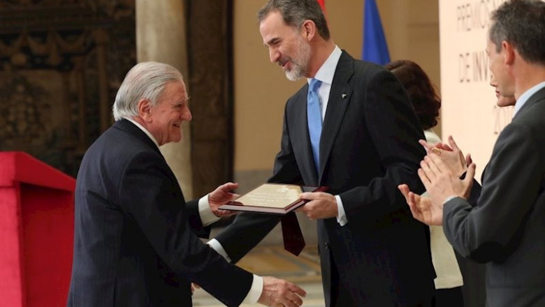 El Rey Felipe entrega el Premio Nacional 'Gregorio Marañón' de Investigación 2019 (categoría Medicina) al cardiólogo Valentín Fuster, en la ceremonia de entrega de los galardones en el Palacio de El Pardo | MINISTERIO DE CIENCIA E INNOVACIÓN ep el rey felipe entrega el premio nacional gregorio maranon de investigacion 2019 categoria