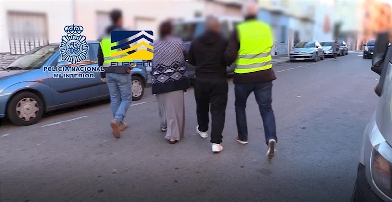 Golpe a una organización internacional de proxenetas que vendía mujeres a 6.000 euros | POLICÍA NACIONAL ep golpe a una organizacion internacional de proxenetas que vendia mujeres a 6000 euros