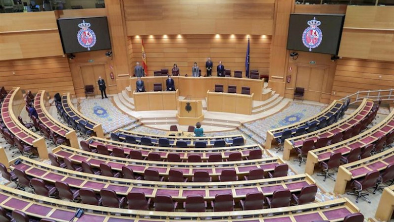 ep hemiciclo del senado practicamente vacio durante un pleno celebrado tras decretarse el estado de