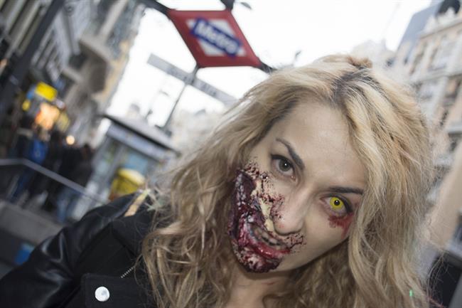 Invasión zombi en Metro | SURVIVAL ZOMBIE ep invasion zombimetro
