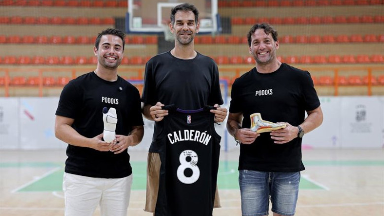 ep jose manuel calderon junto a los fundadores de podoks ep jose manuel calderon junto a los fundadores de podoks