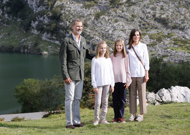 ep la familia realmiradorla princesaasturiaslago enol